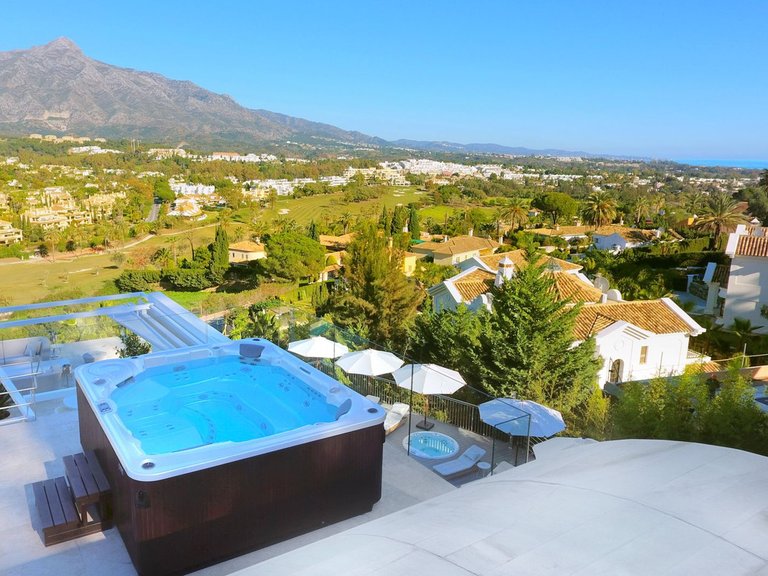 Villa for Sale in Nueva Andalucía, Malaga 16