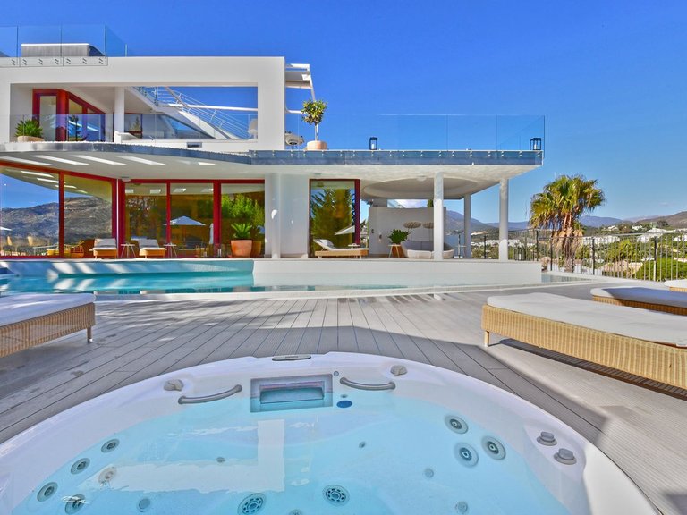 Villa for Sale in Nueva Andalucía, Malaga 18