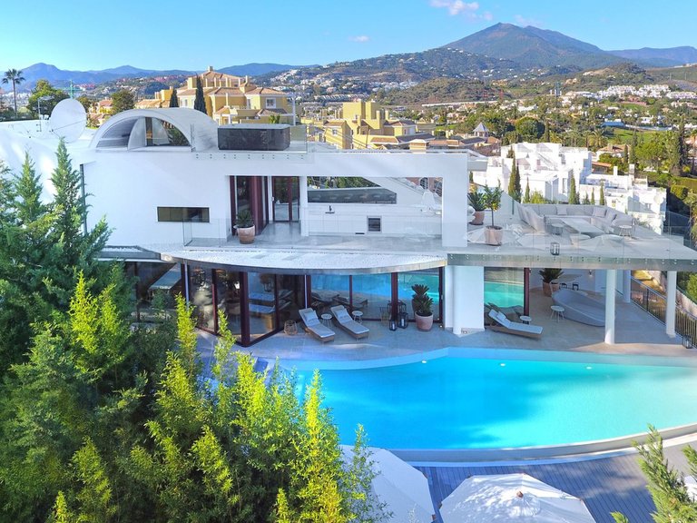 Villa for Sale in Nueva Andalucía, Malaga 2