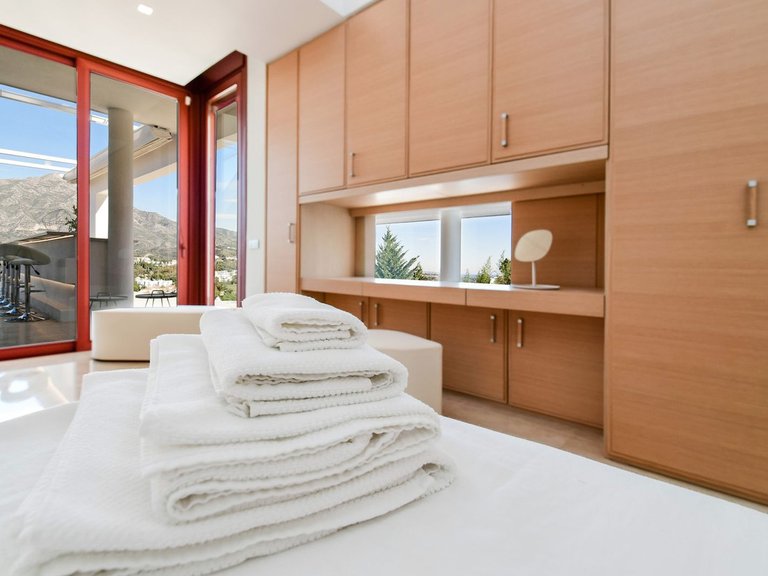 Villa for Sale in Nueva Andalucía, Malaga 25