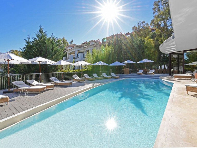 Villa for Sale in Nueva Andalucía, Malaga 30