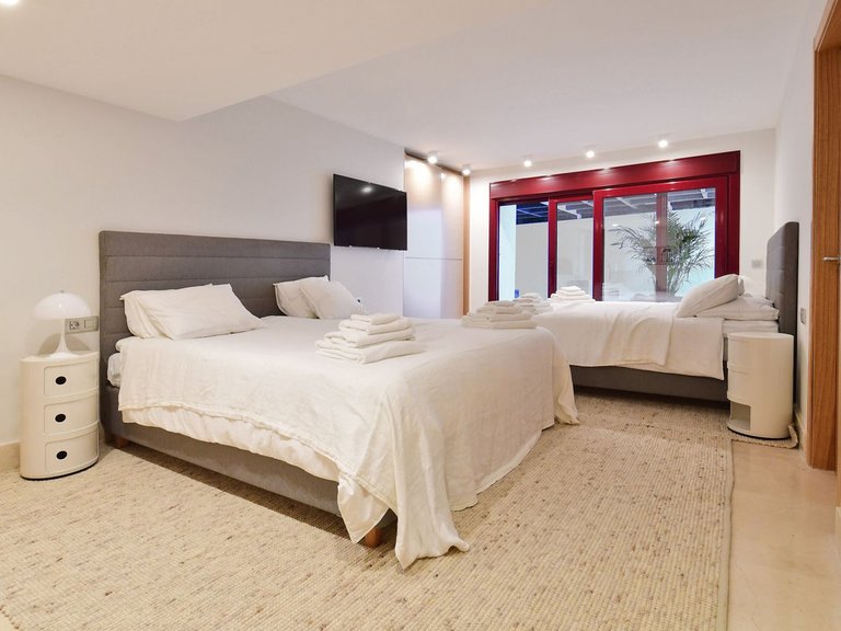 Villa for Sale in Nueva Andalucía, Malaga 42