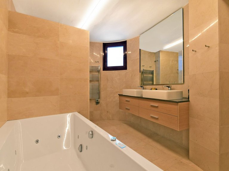 Villa for Sale in Nueva Andalucía, Malaga 45