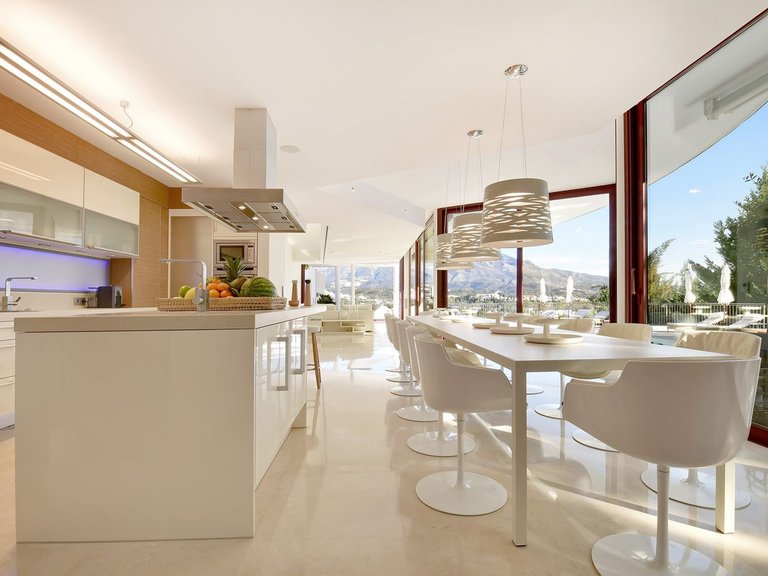 Villa for Sale in Nueva Andalucía, Malaga 5