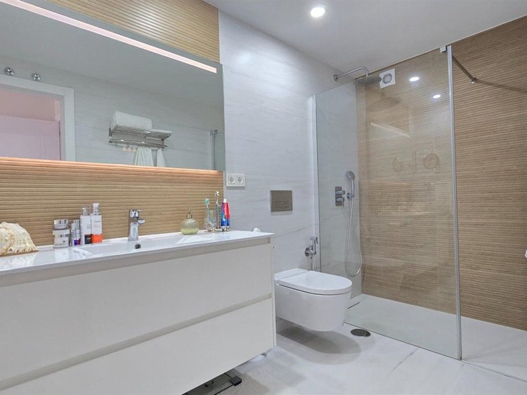 Apartment for Sale in Benalmadena, Malaga 7