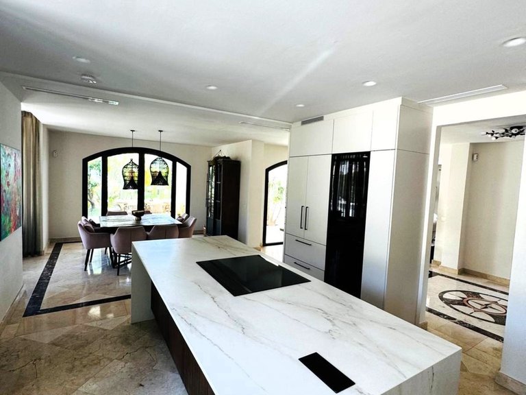 Villa for Sale in Marbella, Malaga 15