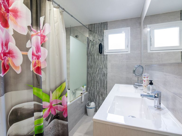 Villa for Sale in Estepona, Malaga 32