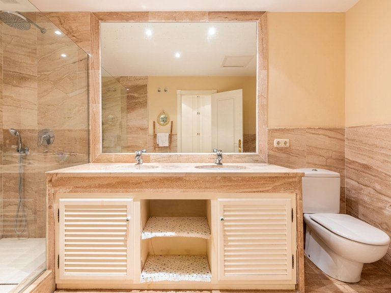 Apartment for Sale in Guadalmina Baja, Malaga 17