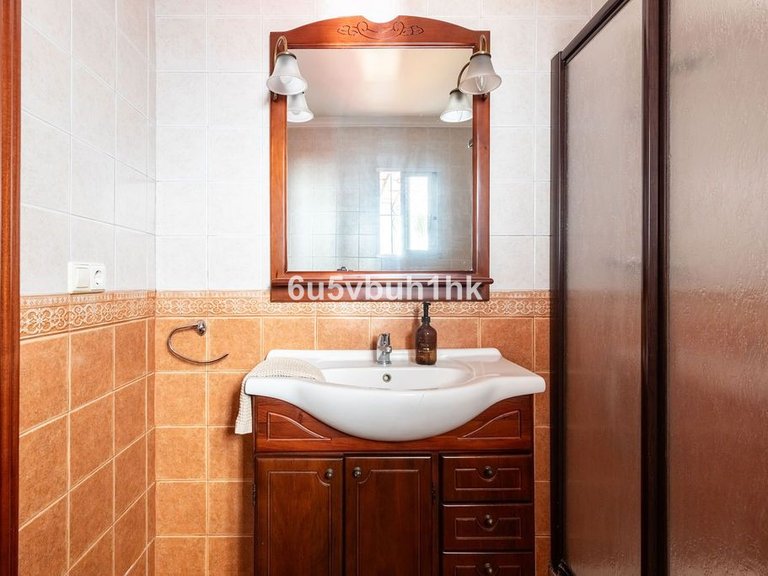 Apartment for Sale in Las Lagunas, Malaga 10