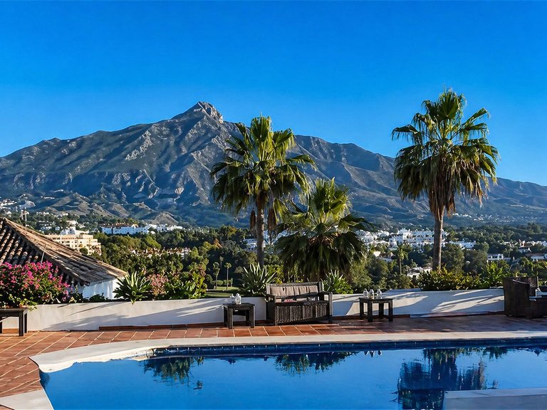 Villa for Sale in Nueva Andalucía, Malaga 1