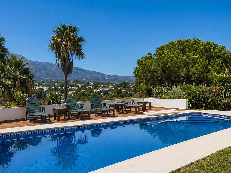 Villa for Sale in Nueva Andalucía, Malaga 3