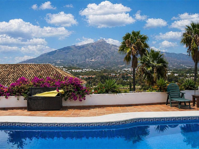 Villa for Sale in Nueva Andalucía, Malaga 4