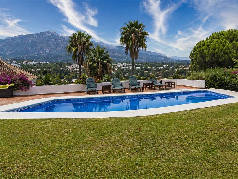 Villa for Sale in Nueva Andalucía, Malaga 5
