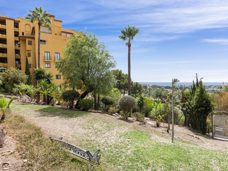 Apartment for Sale in Selwo, Malaga 28