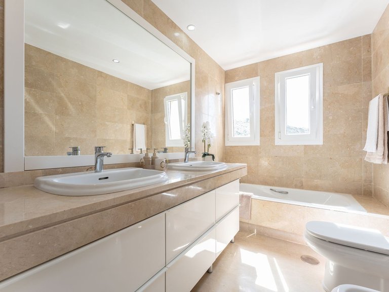 Apartment for Sale in Calahonda, Malaga 16