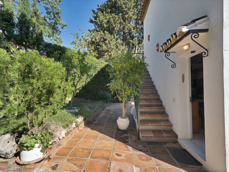 Villa for Sale in Las Brisas, Malaga 30