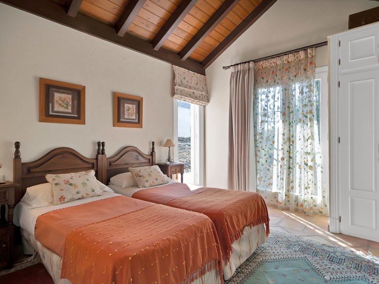 Villa for Sale in Las Brisas, Malaga 31
