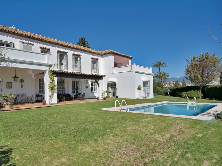 Villa for Sale in Las Brisas, Malaga 37