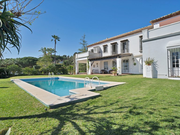 Villa for Sale in Las Brisas, Malaga 38