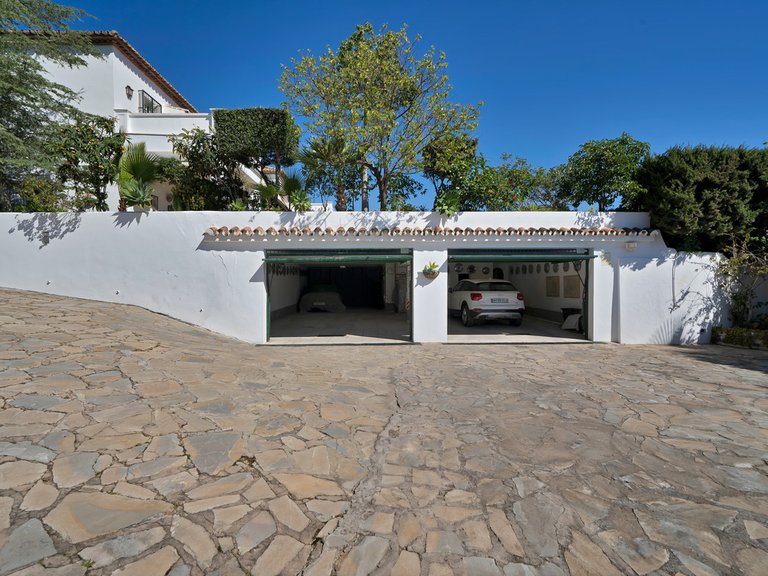 Villa for Sale in Las Brisas, Malaga 40