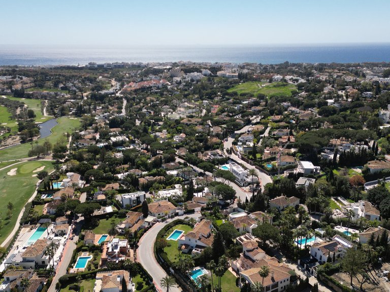 Villa for Sale in Las Brisas, Malaga 44