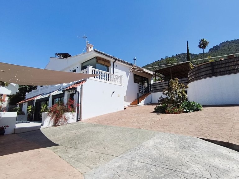 Villa for Sale in Alhaurín De La Torre, Malaga 3