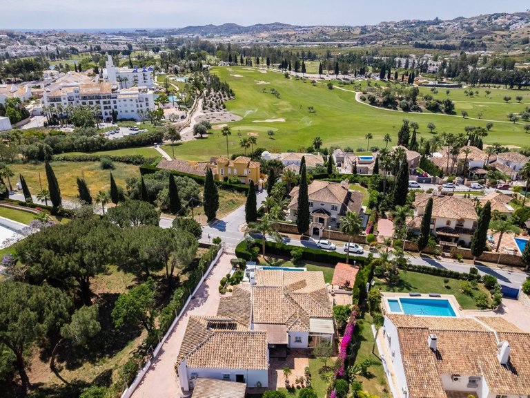 Villa for Sale in Mijas Golf, Malaga 32