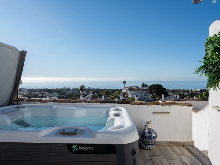 Villa for Sale in Calahonda, Malaga 1