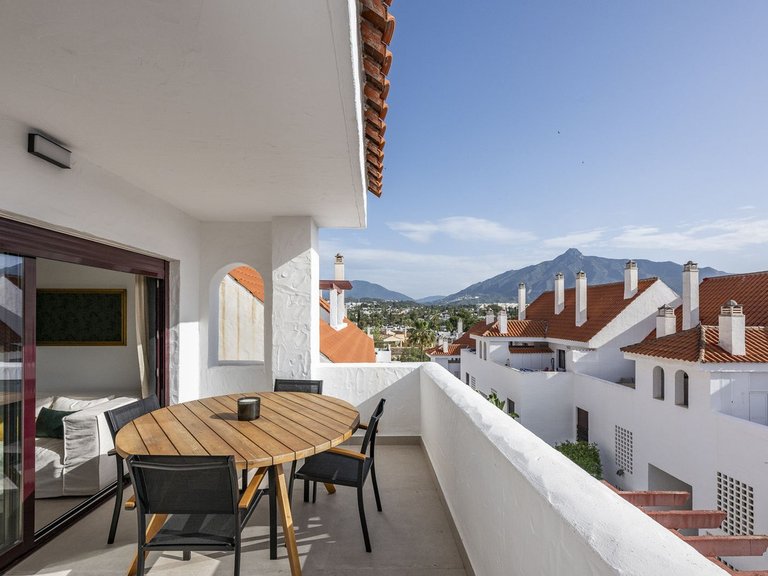 Apartment for Sale in Nueva Andalucía, Malaga 1