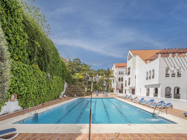 Apartment for Sale in Nueva Andalucía, Malaga 12