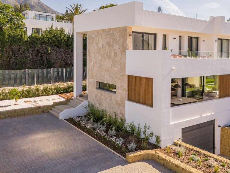 Villa for Sale in Nagüeles, Malaga 1