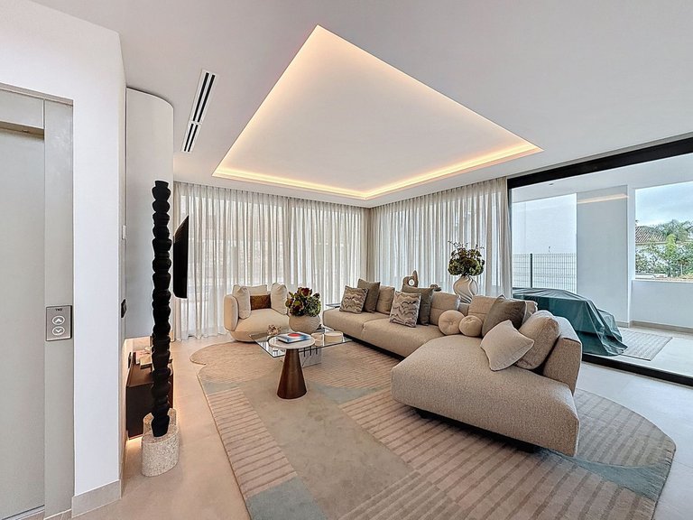 Villa for Sale in Nagüeles, Malaga 10