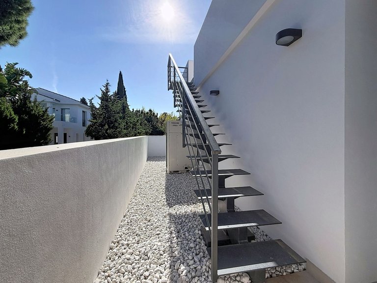 Villa for Sale in Nagüeles, Malaga 108