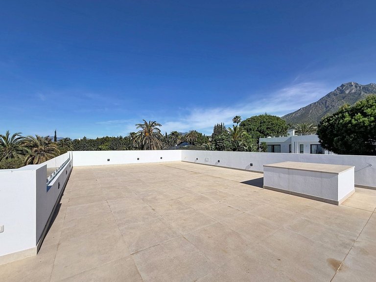 Villa for Sale in Nagüeles, Malaga 110