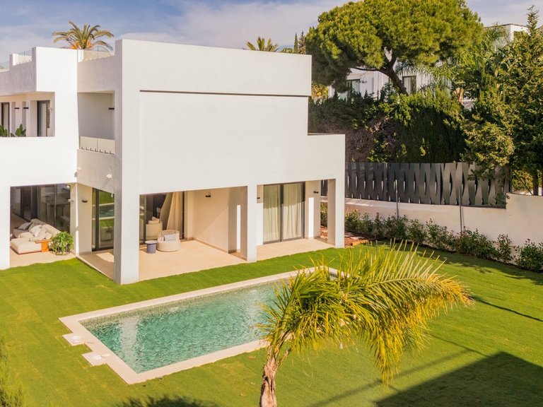 Villa for Sale in Nagüeles, Malaga 116