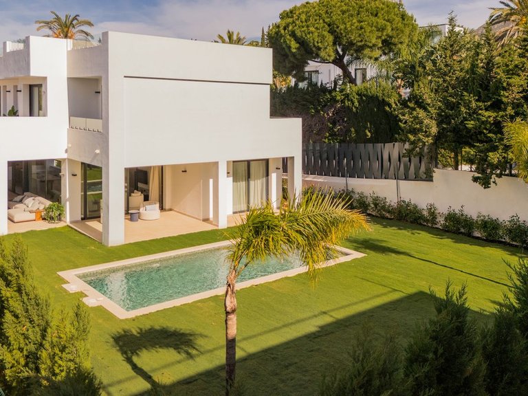 Villa for Sale in Nagüeles, Malaga 117