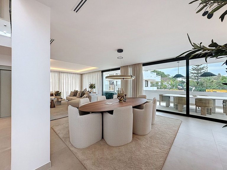 Villa for Sale in Nagüeles, Malaga 14