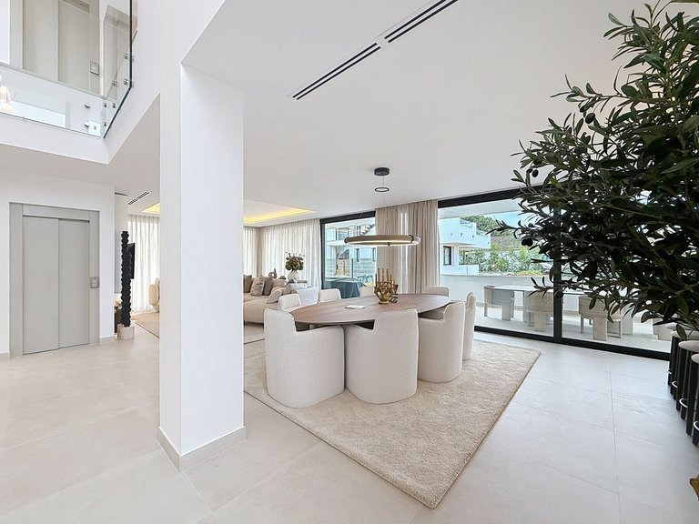 Villa for Sale in Nagüeles, Malaga 15