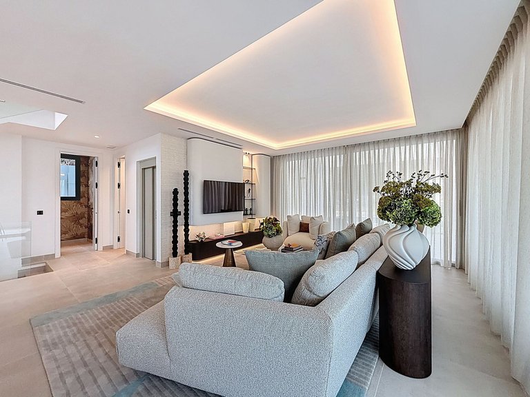 Villa for Sale in Nagüeles, Malaga 18