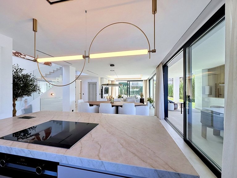 Villa for Sale in Nagüeles, Malaga 20