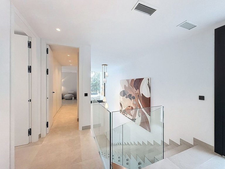 Villa for Sale in Nagüeles, Malaga 27