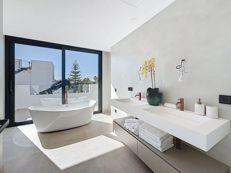 Villa for Sale in Nagüeles, Malaga 34