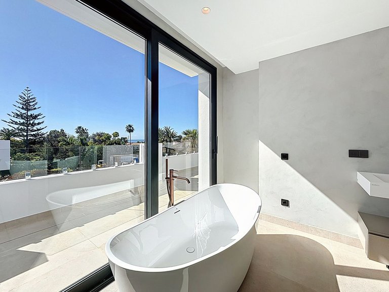 Villa for Sale in Nagüeles, Malaga 35
