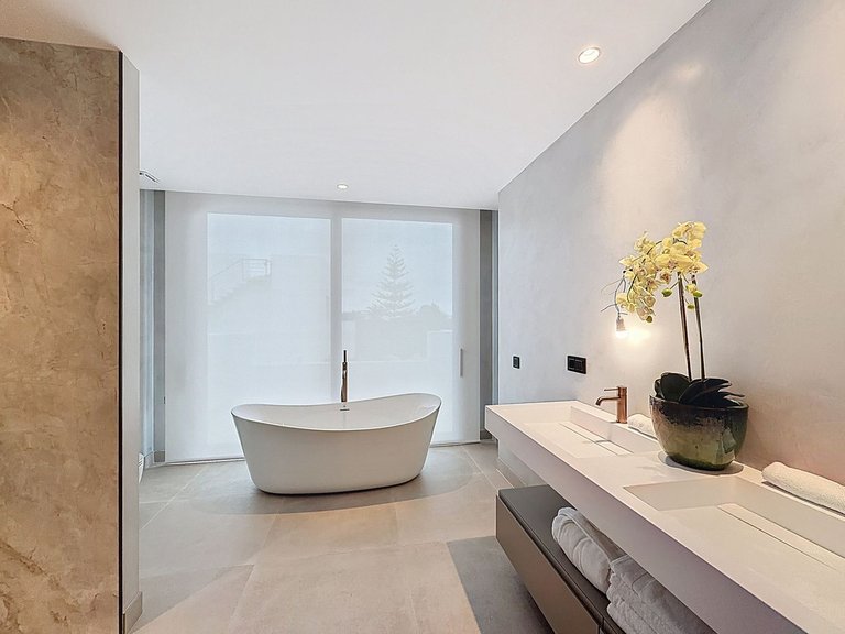 Villa for Sale in Nagüeles, Malaga 36