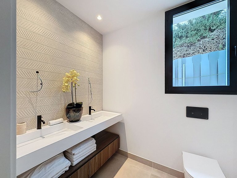 Villa for Sale in Nagüeles, Malaga 40