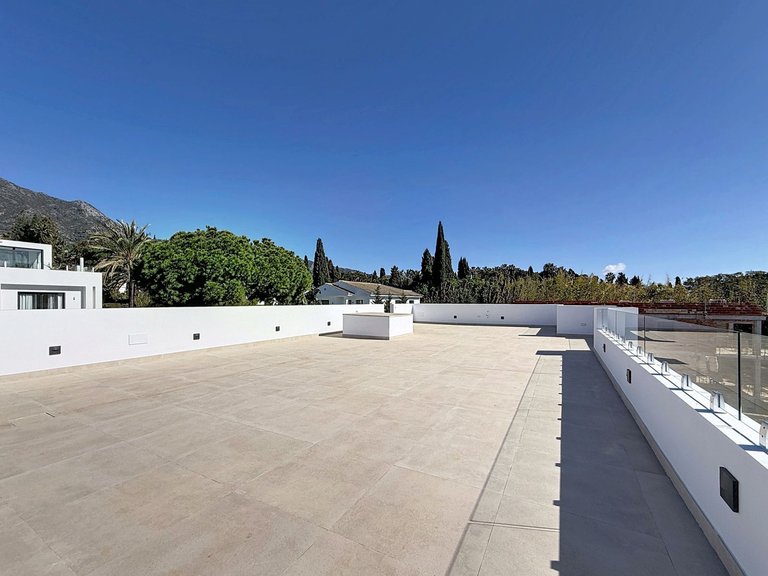 Villa for Sale in Nagüeles, Malaga 80