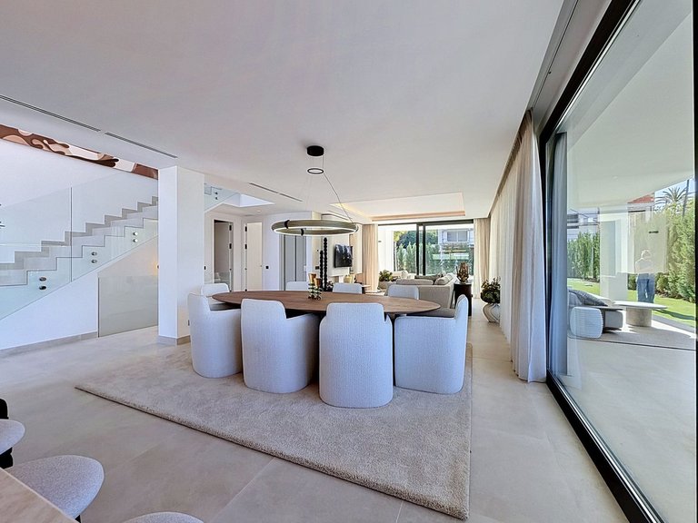Villa for Sale in Nagüeles, Malaga 85