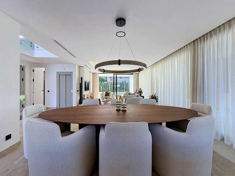 Villa for Sale in Nagüeles, Malaga 87