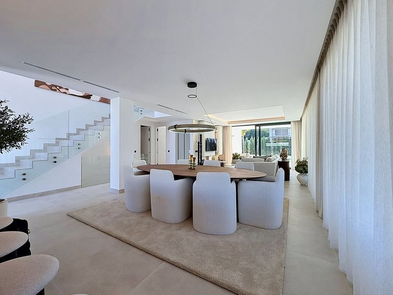 Villa for Sale in Nagüeles, Malaga 88