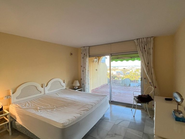 Apartment for Sale in Nueva Andalucía, Malaga 5